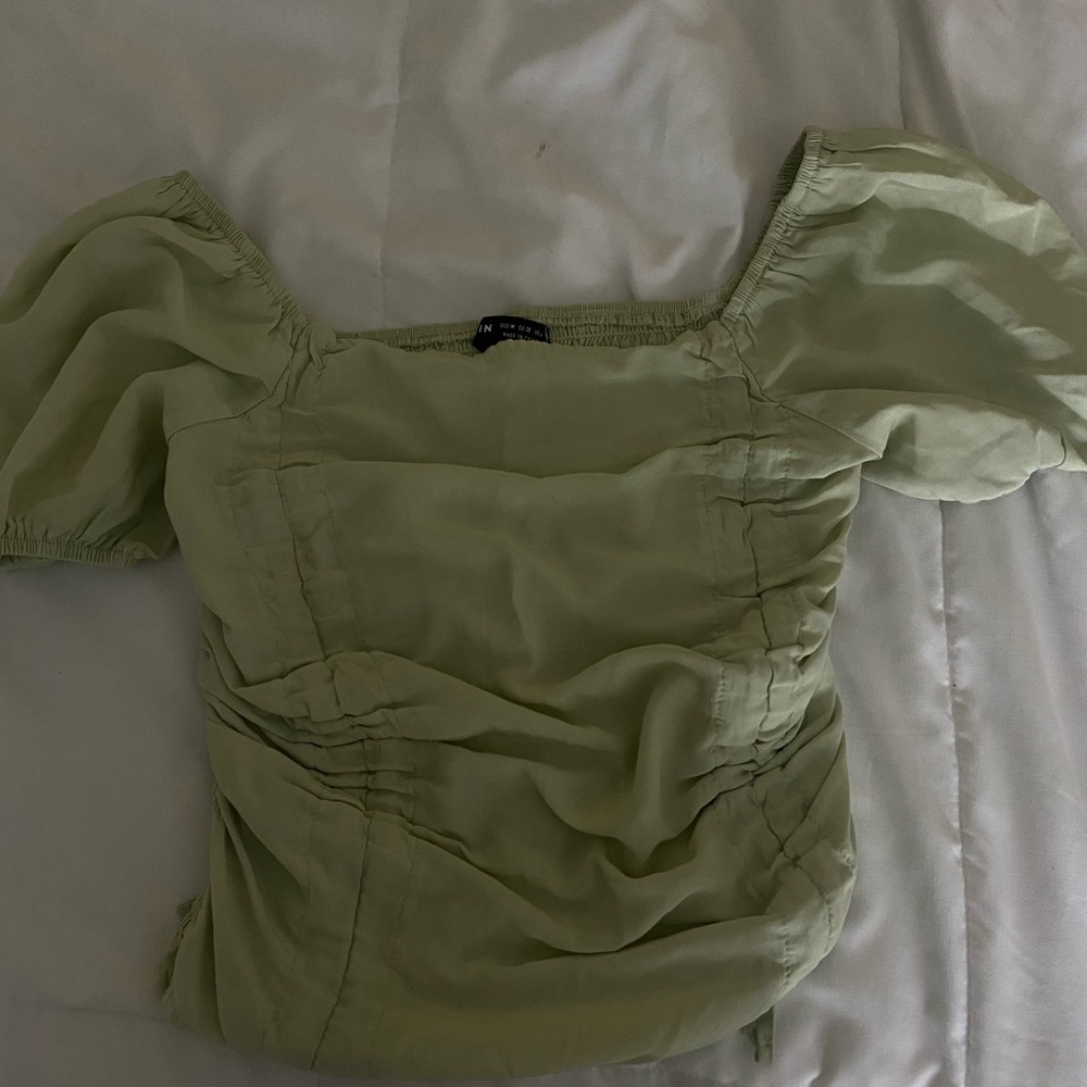 cute light green ruffle crop top great for the summer!☀️